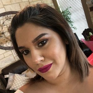 Meet your Posher, Leticia